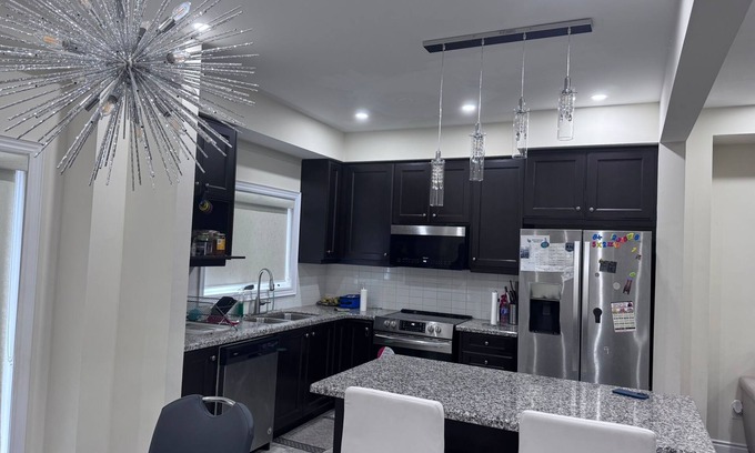 Brampton House | Sweet-Vacation Home