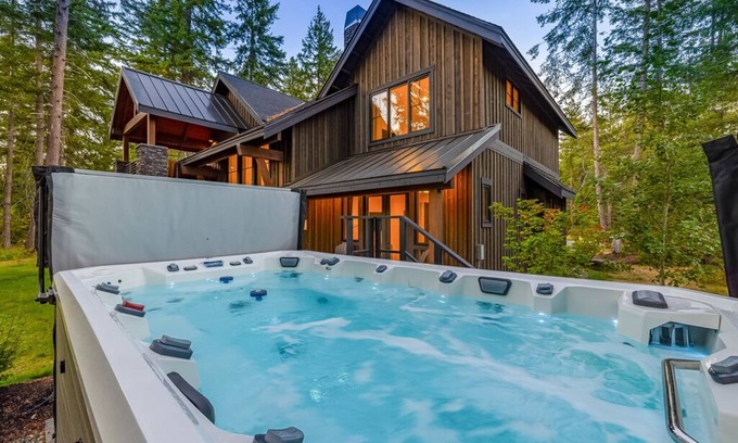 Roslyn House | Swim Spa Walk to Nelson Farm 5 Min to Lake+Seasonal FREE Night