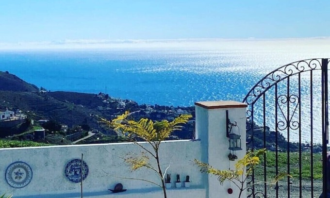 Almunecar Villa | Swimming Pool, Seaviews & All Day Sunshine Villa in Almuñécar, Costa Tropical.