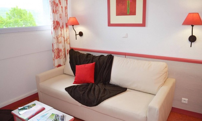 Maisod Apartment | Swimming pool, parking, tv, 49m², Les Rousses