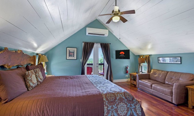 Dripping Springs Apartment | Swing On Inn - Morning Glory Suite