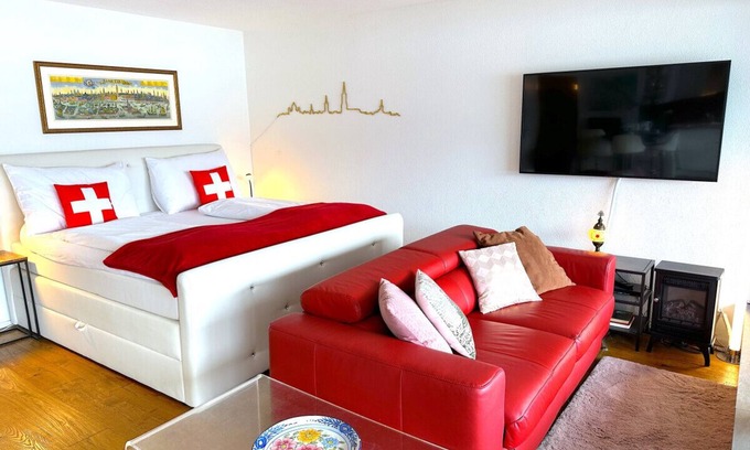 Oberhofen am Thunersee Condo | SwissHut Stunning Views Alps & Lake - Apart. Oberländer
