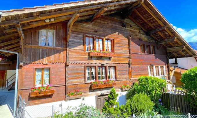 Darligen Apartment | SwissHut Stunning Views Alps & Lake - Chalet Erli