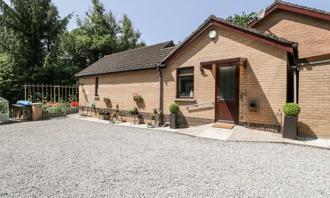 Bridgend Cottage | SWN Y NANT, romantic, character holiday cottage in Tondu