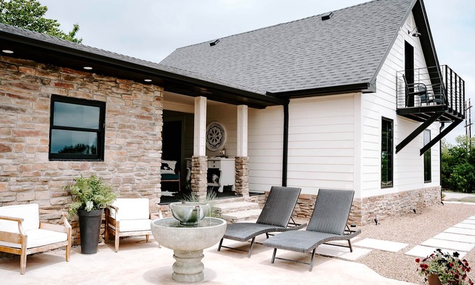 Oklahoma County House | Sycamore Hill Guesthouse