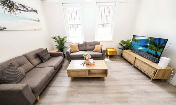 Burwood House | Sydney Burwood 5bed house,3 mins Burwood Westfield