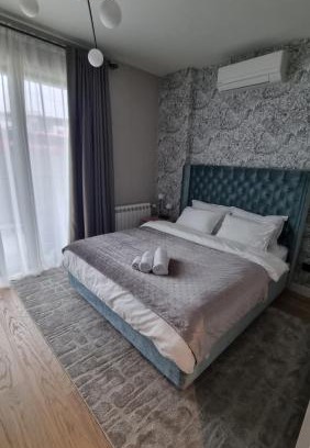 Savski Venac Apartment | Symphony BW