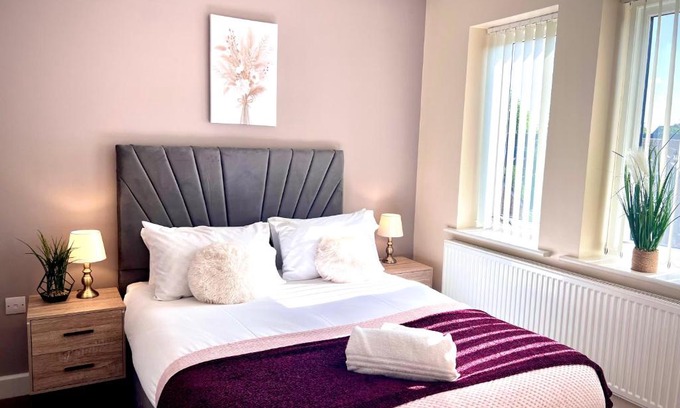 Leicester House | Syster Properties Leicester LE3 Comfy Casa Stay with Free Parking in Quiet Area