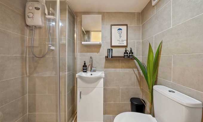 Harrow Road Apartment | Chic Modern Hideaway in Little Venice [2]