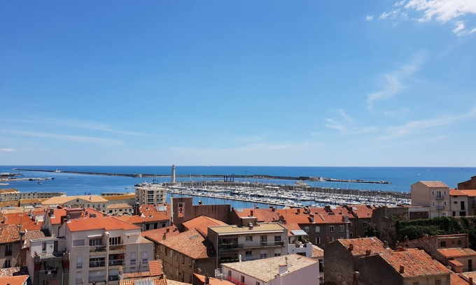 Sete Apartment | T1 royal setting, imperial view: cozy T1 with air conditioning and Wi-Fi