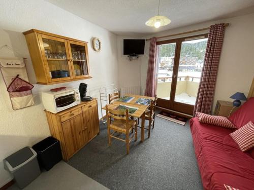 Laveissiere Apartment | T2 avec balcon au cœur de la station, proche pistes et commerces - FR-1-787-91