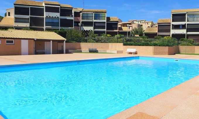 Saint-Pierre-la-Mer Villa | T2 Mezzanine Villa - Air Conditioning - Veranda - Parking - Pool - 6 People