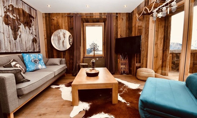 Huez-en-Oisans Ski Chalet | T2 NEW IN CHALET NEAR SKI LIFTS