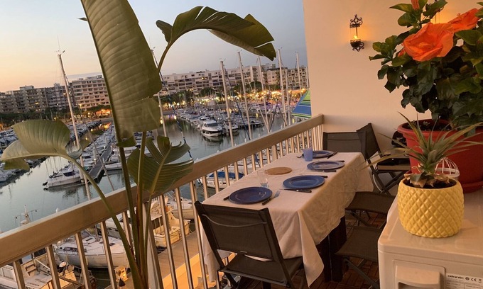 Carnon-Plage Apartment | T3 on the port of carnon 50 m from the beach