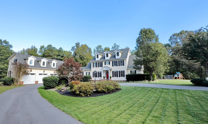Newburg Other | t32-Acre Retreat , Pool, Hot Tub, Theatre, Fire Pit, Games + Holiday Lights