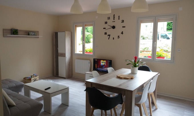 Bellegarde-sur-Valserine Apartment | T4 apartment with garage, terrace and garden