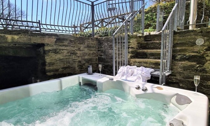 Fivelanes Cottage | Ta Mill House in a Stunning Retreat