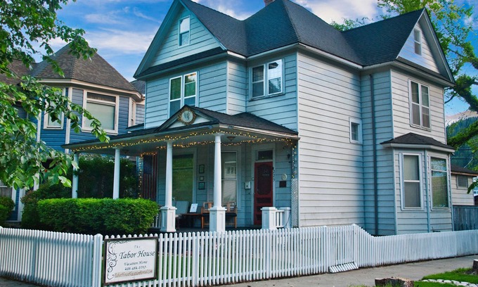 Wallace House | Tabor House All Season Vacation Rental LLC/Perfect for Families, Pets Welcome