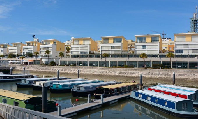 Parque das Nacoes Boat Rental | Tagus Marina - Houseboat