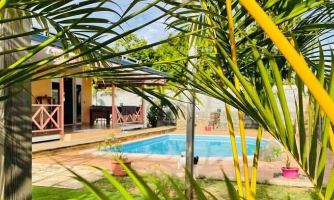 Faaa Ski Chalet | TAHITI - Fare Vairai Pool
