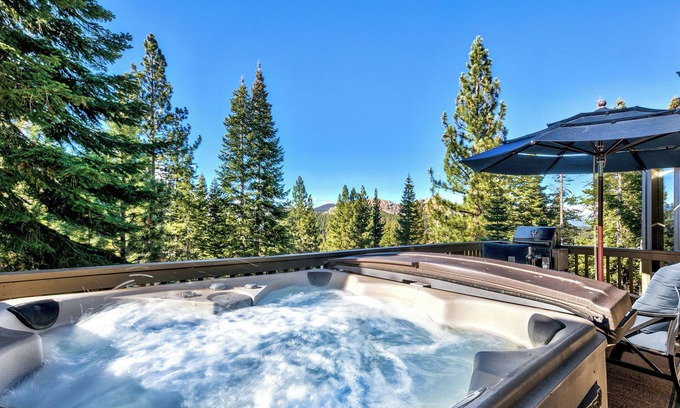Country Club Estates House | Tahoe Aloha Cabin: TWO Kitchens & Living Rooms, Game Rm, Hot tub, Fitness Equip