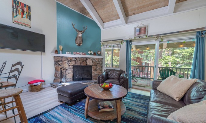 Lake Forest Condo | Tahoe City Condo, conveniently located, comfortable/affordable and pets ok!