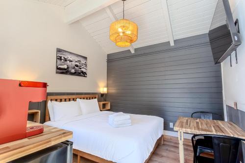 Sierra Tract Hotel | Tahoe Mountain Inn