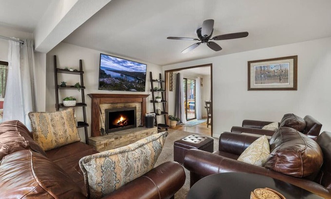 Black Bart House | Tahoe Retreat | Yard, BBQ & Hot Tub | Sleeps 6