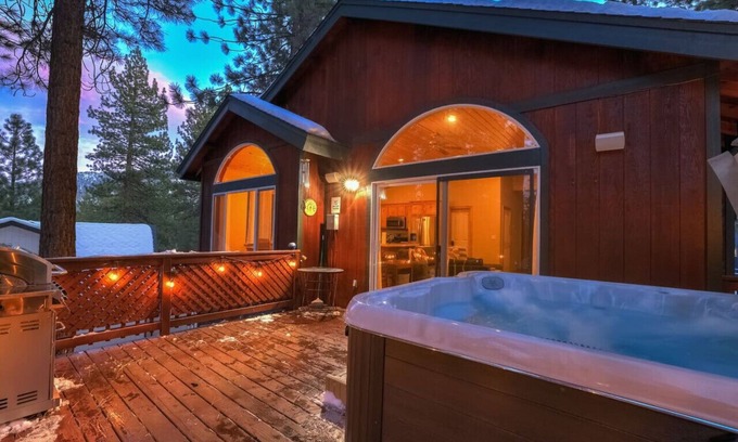 Pioneer Trail House | Tahoe Tranquility - Dogs + Hot tub + Ping Pong