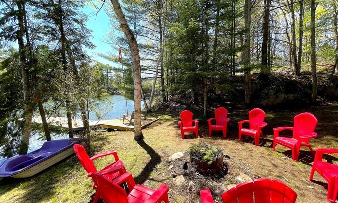 Washago Cottage | "Take It Easy" cottage w/Hot Tub & Finnish Sauna