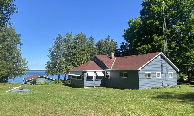 Rideau Lakes Cottage | Tall Cedars on Big Rideau Lake