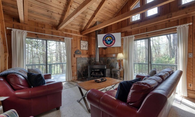 Suches Cabin | Tall Pines - A cozy cabin in North GA mountains w/hot tub and mountain views!