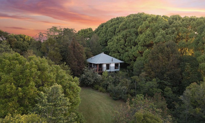 Teven Cottage | Tallaringa secluded romantic cottages - outdoor spa, king size bed and fireplace