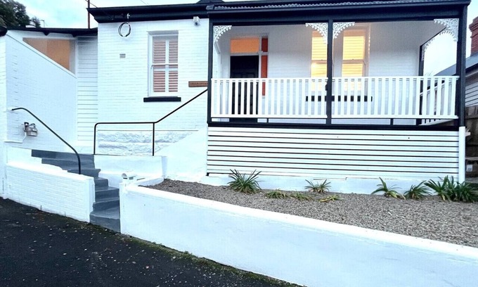 West Hobart House | Tamalin Cottage - A West Hobart Gem