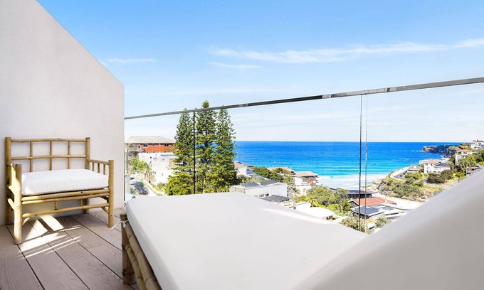 Bronte Apartment | Tamarama Beach Views 8