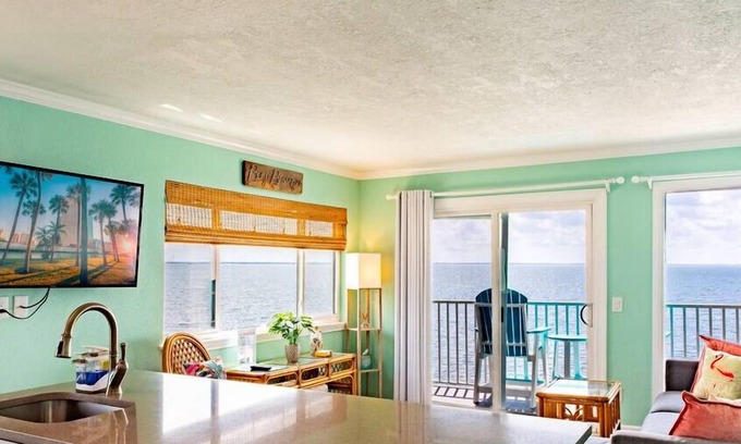 Rocky Point Condo | Tampa Bay Breeze - Gentle Winds, Stunning Views