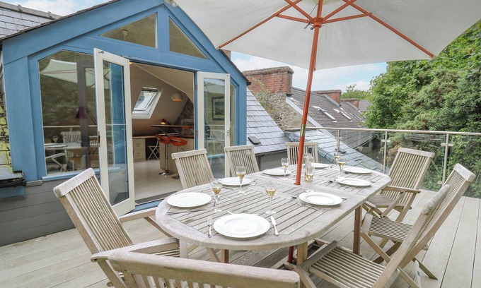 Solva House | TAN Y CRAIG, pet friendly, character holiday cottage in Solva
