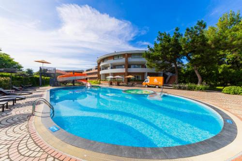 Longtan District Hotel | Taoyuan Yuehua Hotel & Golf Club