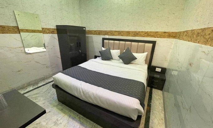 Agra Apartment | Taran Bliss Home stay : Standard Double Room