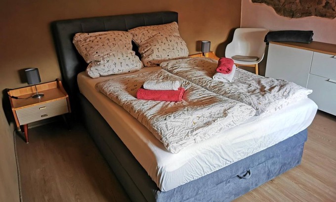 Wilthen House | Taras - Holiday cottage Emilia