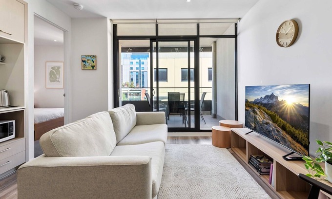 Richmond North Apartment | Tasteful 2-Bed Unit By Bridge Rd Shops