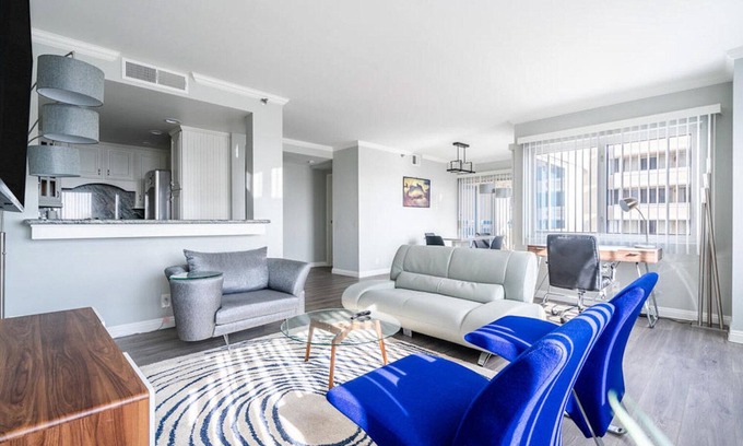 Alamitos Beach Apartment | Tasteful Long Beach 2BR, nr Bars, Groceries & Beach, by Blueground