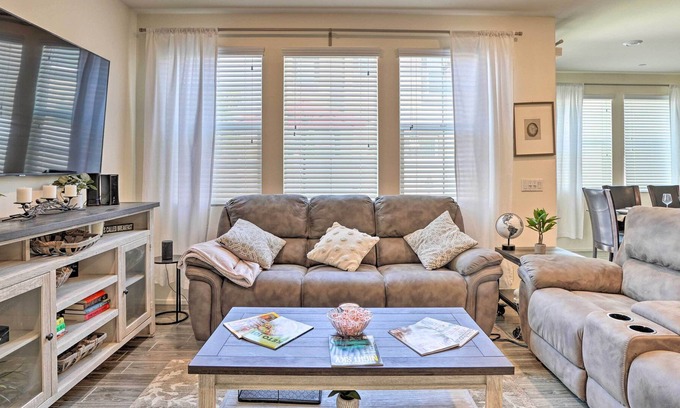 Menifee House | Tasteful Menifee Home: Patio, By Theme Parks!