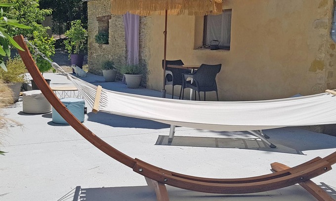 Faucon House | Tastefully decorated gîte with airco and heated pool