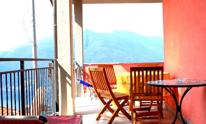 Sarangio Apartment | Tastefully furnished 2-room apartment with balcony and garage