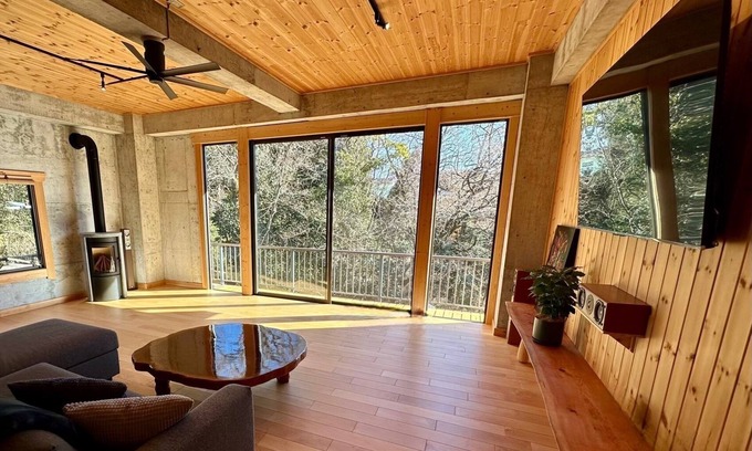 Akiruno House | Tateya vacation 120/Modern and natural quiet suite by the creek
