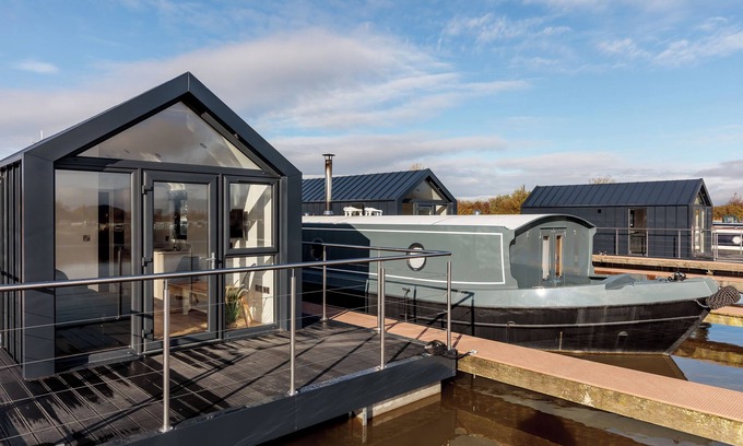 Huxley Apartment | Tattenhall Marina