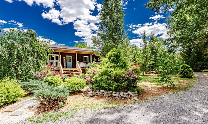 Wolftown House | Tatum's Mtn View Retreat- SAUNA-Hiking- Unit A