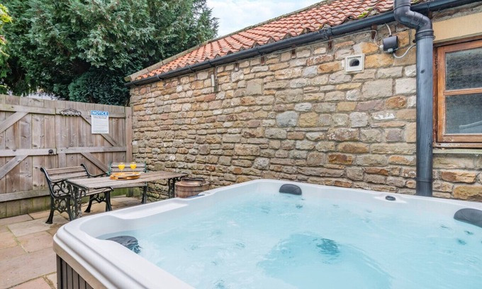 Richmond House | Tavern Cottage - One Bedroom House, Sleeps 2
