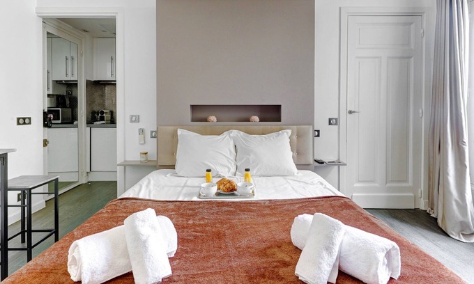Faubourg-du-Roule Apartment | TBS 227 - Great studio on Champs Elysées avenue